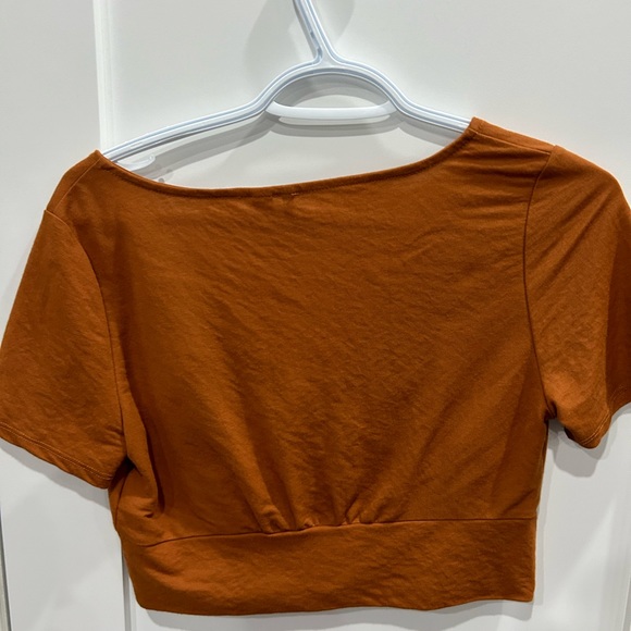 Crop top - Picture 2 of 3